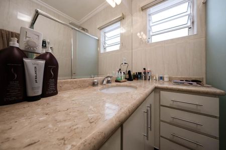 Casa à venda com 300m², 2 quartos e 2 vagasBanheiro