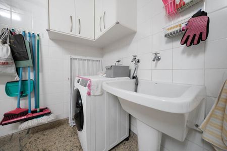 Casa à venda com 300m², 2 quartos e 2 vagasÁrea de Serviço