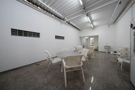 Casa à venda com 300m², 2 quartos e 2 vagasSalão de Festas