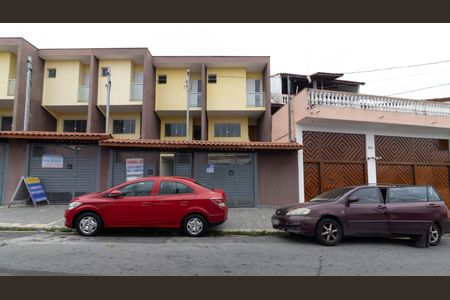 Casa à venda com 94m², 2 quartos e 1 vaga Casa à venda com 94m², 2 quartos e 1 vagaFachada