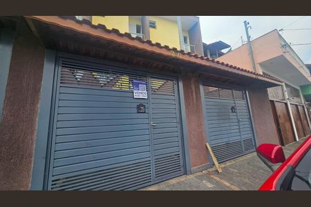 Casa à venda com 104m², 3 quartos e 2 vagas Casa à venda com 104m², 3 quartos e 2 vagasFachada