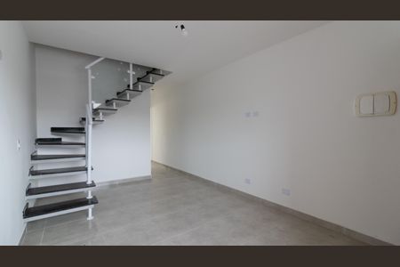 Casa à venda com 98m², 3 quartos e 2 vagas Casa à venda com 98m², 3 quartos e 2 vagasSala