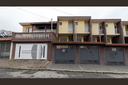 Casa à venda com 95m², 2 quartos e 2 vagas Casa à venda com 95m², 2 quartos e 2 vagasFachada
