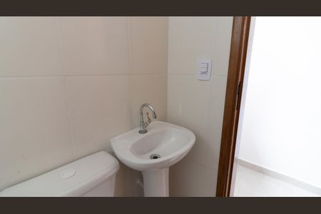 Casa à venda com 95m², 2 quartos e 2 vagas Casa à venda com 95m², 2 quartos e 2 vagasBanheiro da Suíte 2