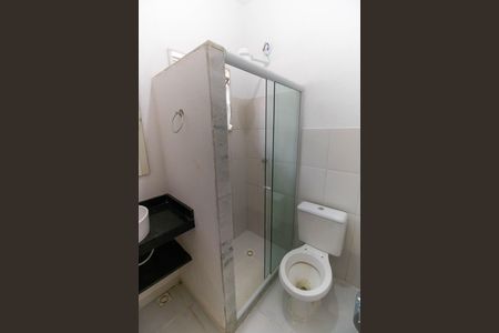 Banheiro de casa de condomínio para alugar com 1 quarto, 45m² em Engenho do Mato, Niterói