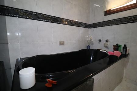 Casa à venda com 320m², 3 quartos e 7 vagasBanheiro 