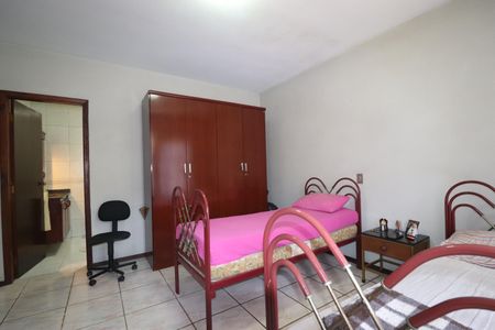 Casa à venda com 320m², 3 quartos e 7 vagasSuíte