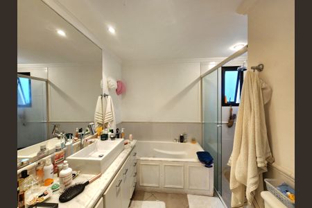 Apartamento à venda com 150m², 2 quartos e 2 vagas Apartamento à venda com 150m², 2 quartos e 2 vagasBanheiro da Suíte 2