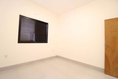 Quarto 2 de casa para alugar com 3 quartos, 160m² em Novo Mundo, Uberlândia