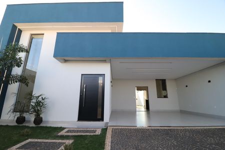 Casa para alugar com 160m², 3 quartos e 2 vagasFachada