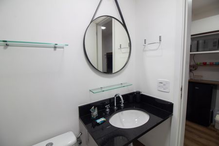Banheiro de apartamento para alugar com 1 quarto, 27m² em Jardim das Acacias, São Paulo