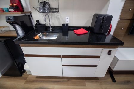 Cozinha de apartamento para alugar com 1 quarto, 27m² em Jardim das Acacias, São Paulo