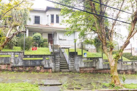 Casa para alugar com 600m², 4 quartos e 4 vagasFachada