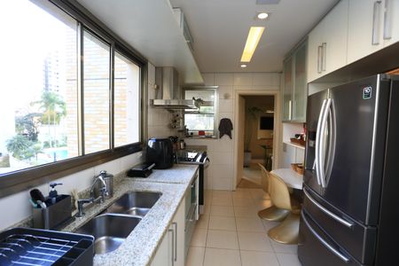 Apartamento à venda com 212m², 3 quartos e 4 vagas Apartamento à venda com 212m², 3 quartos e 4 vagasCozinha