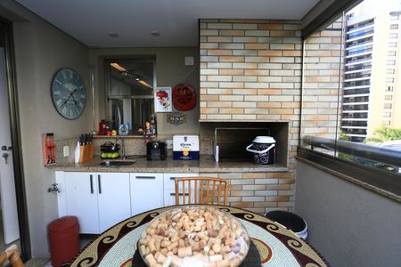 Apartamento à venda com 212m², 3 quartos e 4 vagas Apartamento à venda com 212m², 3 quartos e 4 vagasVaranda gourmet