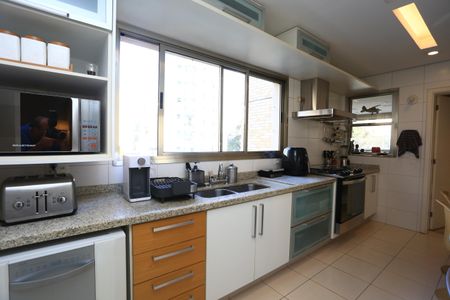 Apartamento à venda com 212m², 3 quartos e 4 vagas Apartamento à venda com 212m², 3 quartos e 4 vagasCozinha