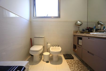 Apartamento à venda com 212m², 3 quartos e 4 vagas Apartamento à venda com 212m², 3 quartos e 4 vagasBanheiro da Suíte 3