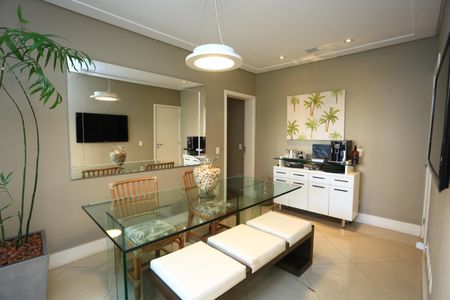 Apartamento à venda com 212m², 3 quartos e 4 vagas Apartamento à venda com 212m², 3 quartos e 4 vagasSala de Jantar