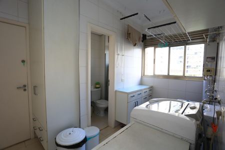 Apartamento à venda com 212m², 3 quartos e 4 vagas Apartamento à venda com 212m², 3 quartos e 4 vagasÁrea de Serviço