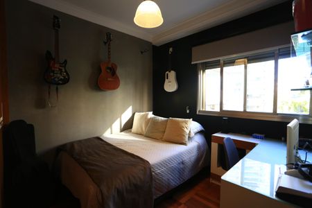 Apartamento à venda com 212m², 3 quartos e 4 vagas Apartamento à venda com 212m², 3 quartos e 4 vagasSuíte 2