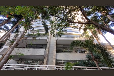 Apartamento à venda com 212m², 3 quartos e 4 vagas Apartamento à venda com 212m², 3 quartos e 4 vagasFachada