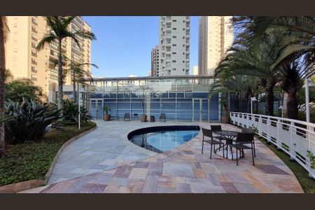 Apartamento à venda com 212m², 3 quartos e 4 vagas Apartamento à venda com 212m², 3 quartos e 4 vagasÁrea comum - Piscinas