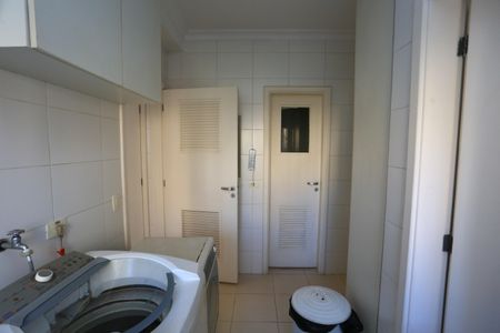 Apartamento à venda com 212m², 3 quartos e 4 vagas Apartamento à venda com 212m², 3 quartos e 4 vagasÁrea de Serviço