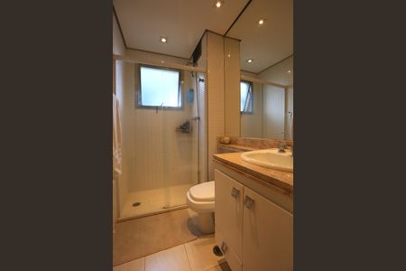 Apartamento à venda com 212m², 3 quartos e 4 vagas Apartamento à venda com 212m², 3 quartos e 4 vagasBanheiro da Suíte 1