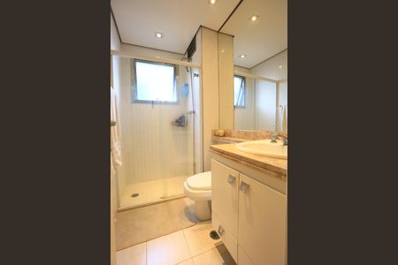 Apartamento à venda com 212m², 3 quartos e 4 vagas Apartamento à venda com 212m², 3 quartos e 4 vagasBanheiro da Suíte 1