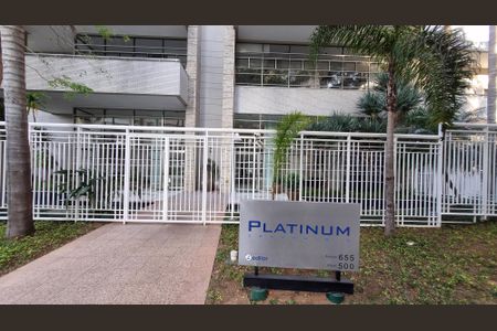 Apartamento à venda com 212m², 3 quartos e 4 vagas Apartamento à venda com 212m², 3 quartos e 4 vagasFachada