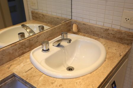 Apartamento à venda com 212m², 3 quartos e 4 vagas Apartamento à venda com 212m², 3 quartos e 4 vagasBanheiro da Suíte 1