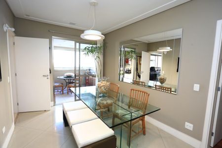 Apartamento à venda com 212m², 3 quartos e 4 vagas Apartamento à venda com 212m², 3 quartos e 4 vagasSala de Jantar
