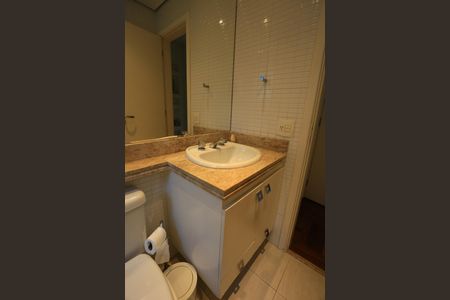 Apartamento à venda com 212m², 3 quartos e 4 vagas Apartamento à venda com 212m², 3 quartos e 4 vagasBanheiro da Suíte 1