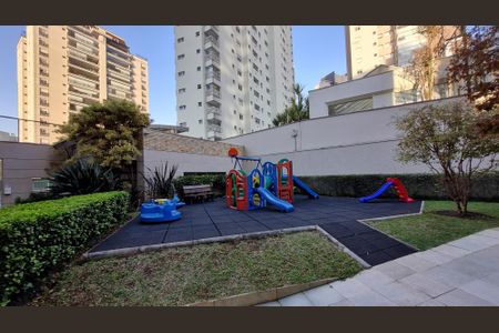 Apartamento à venda com 212m², 3 quartos e 4 vagas Apartamento à venda com 212m², 3 quartos e 4 vagasÁrea comum - Playground