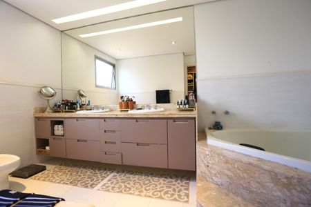 Apartamento à venda com 212m², 3 quartos e 4 vagas Apartamento à venda com 212m², 3 quartos e 4 vagasBanheiro da Suíte 3