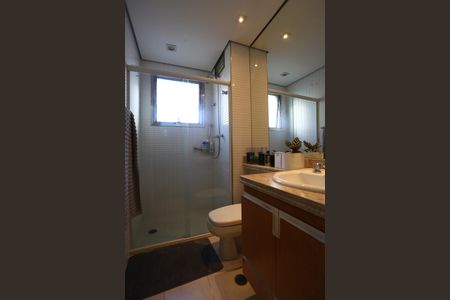 Apartamento à venda com 212m², 3 quartos e 4 vagas Apartamento à venda com 212m², 3 quartos e 4 vagasBanheiro da Suíte 2