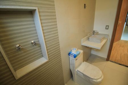 Casa à venda com 270m², 4 quartos e 2 vagasBanheiro da Suíte 2