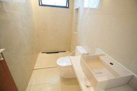 Casa à venda com 270m², 4 quartos e 2 vagasBanheiro da Suíte 2