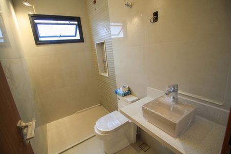 Casa à venda com 270m², 4 quartos e 2 vagasBanheiro da Suíte 2