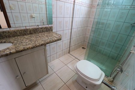 Casa para alugar com 370m², 7 quartos e 8 vagasBanheiro da Suíte