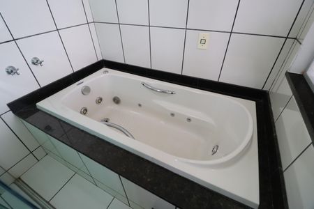 Casa para alugar com 370m², 7 quartos e 8 vagasBanheiro da Suíte 2