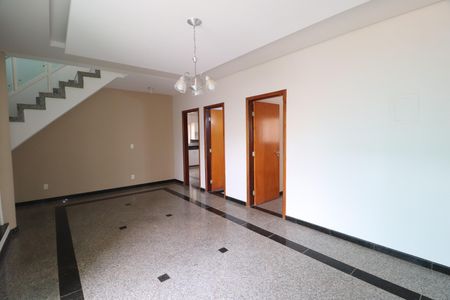 Sala de casa para alugar com 7 quartos, 370m² em Alto Umuarama, Uberlândia