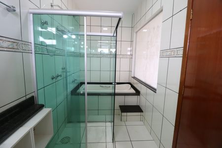 Casa para alugar com 370m², 7 quartos e 8 vagasBanheiro da Suíte 2