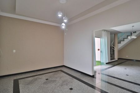 Casa para alugar com 370m², 7 quartos e 8 vagasSala