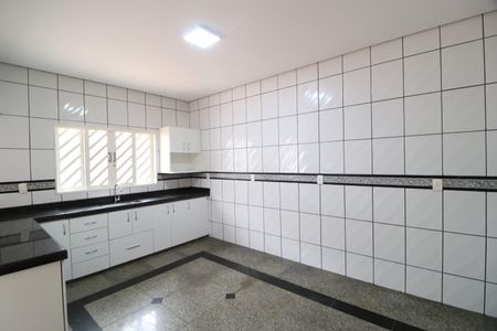 Casa para alugar com 370m², 7 quartos e 8 vagasCozinha