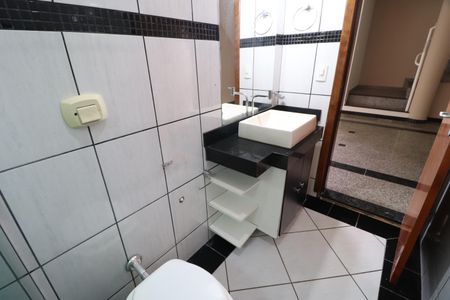 Casa para alugar com 370m², 7 quartos e 8 vagasBanheiro Social 2