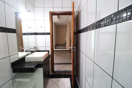 Casa para alugar com 370m², 7 quartos e 8 vagasBanheiro Social 2