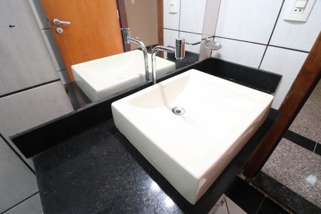 Casa para alugar com 370m², 7 quartos e 8 vagasBanheiro Social 2