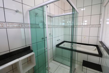 Casa para alugar com 370m², 7 quartos e 8 vagasBanheiro da Suíte 2