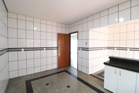 Casa para alugar com 370m², 7 quartos e 8 vagasCozinha